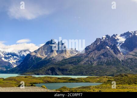 Blick auf das Blaue Massiv über den Nordenskjold See vom Mirador Lago Nordenskjold, Nationalpark Torres del Paine, Patagonien, Südchile Stockfoto