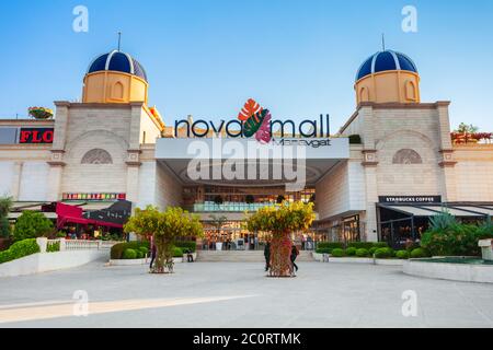 Manavgat, TÜRKEI - 08. NOVEMBER 2019: Nova Mall ist ein Einkaufs- und Unterhaltungszentrum in Manavgat in der Region Antalya in der Türkei Stockfoto