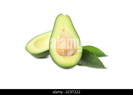 Reife Avocado Hälften isoliert auf weißem Hintergrund Stockfoto