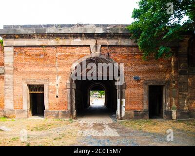 Altes Befestigungstor in Terezin, Tschechische Republik. Stockfoto