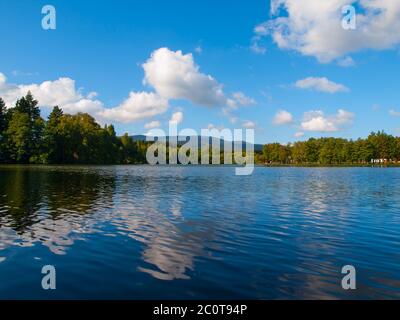 Babylon Teich und Cerchov Berg im Böhmerwald, Tschechische Republik Stockfoto