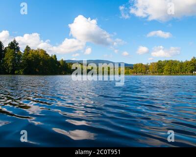 Babylon Teich und Cerchov Berg im Böhmerwald, Tschechische Republik Stockfoto