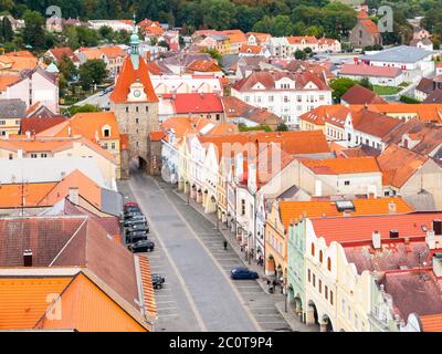 Luftaufnahme des gotischen Untertors in Domazlice, Tschechische Republik. Stockfoto