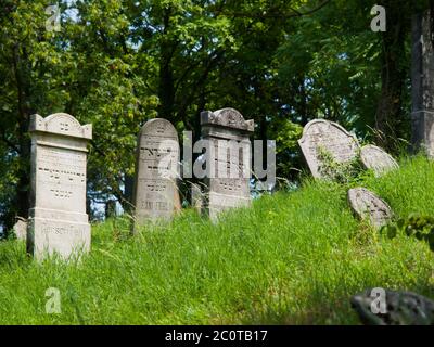 Alte Grabsteine auf dem jüdischen Friedhof, Mikulov, Tschechische Republik Stockfoto