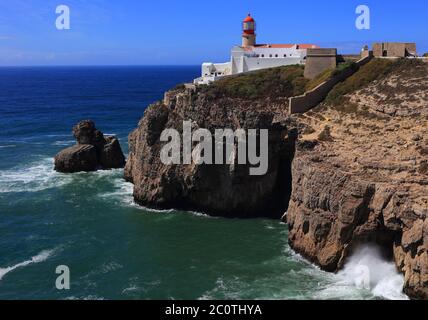 Portugal, Algarve Sagres. Leuchtturm am Kap St. Vincent - Cabo Sao Vicente - Kontinentaleuropa der südwestlichste Punkt. Stockfoto