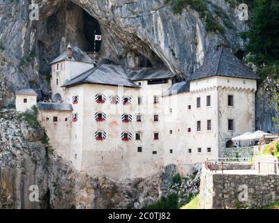 Predjama Schloss in der Höhle, Slowenien gebaut Stockfoto