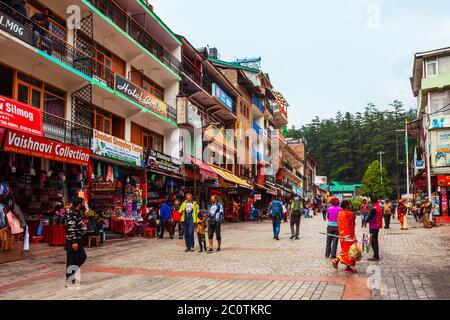 Manali, INDIEN - 27. SEPTEMBER 2019: Die Mall ist eine Hauptfußgängerstraße in der Manali-Stadt im Bundesstaat Himachal Pradesh in Indien Stockfoto