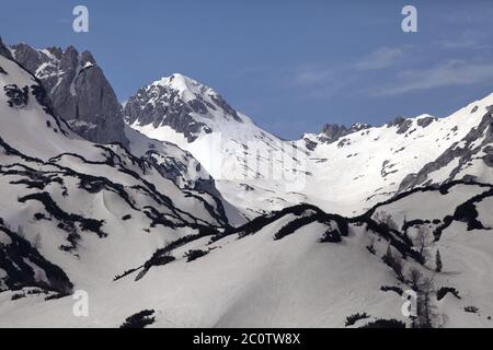 Berg mit Schnee bedeckt Stockfoto