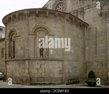 Spanien, Galicien, Provinz Lugo, Viveiro. Kirche Santa Maria del Campo. 12. Jahrhundert. Romanischer Stil. Apsis. Stockfoto