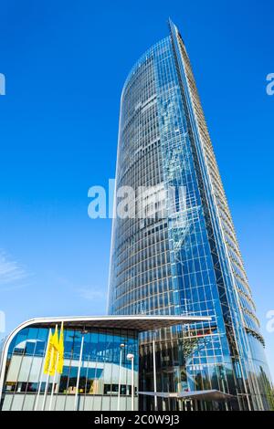 BONN, Deutschland - 29. JUNI 2018: Post Tower ist der Sitz der Logistikunternehmen Deutsche Post DHL in Bonn Stadt in Deutschland Stockfoto