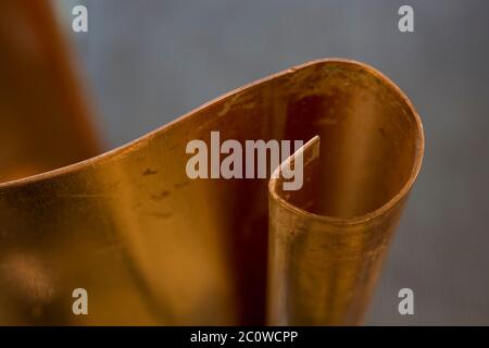 Kupfer Metallkante Torus Dachrinne Kupfer Metall Blech Kupferblech roh Stockfoto