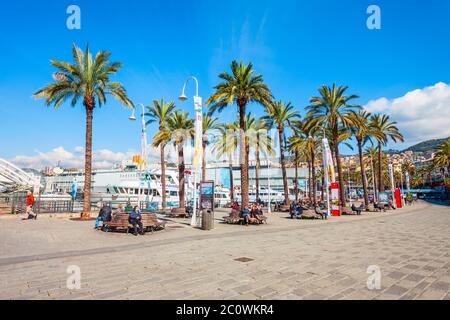 Genua, Italien - April 08, 2019: Promenade an der Genua Hafen in der Region Ligurien in Italien Stockfoto