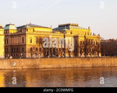 Rudolfinum - Neorenaissance-Gebäude und Sitz der Tschechischen Philharmonie, Prag, Tschechische Republik. Stockfoto