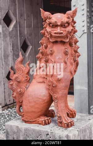 Statue von Shisa der Wächter Halb Löwe Half Hund Idol in Okinawa Naha Japan Stockfoto