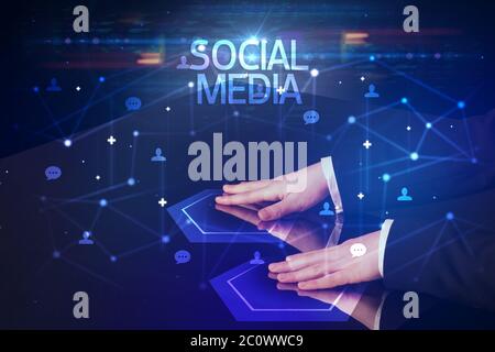 Navigieren in sozialen Netzwerken mit SOCIAL MEDIA Inschrift, New Media Konzept Stockfoto