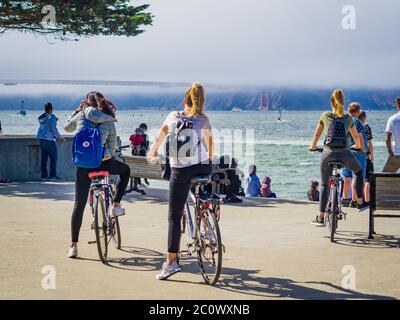 San Francisco, Kalifornien - Aug 2019: Das Marina District Viertel, Strand und Hafen, begrenzt durch Van Ness Avenue, Presidio National Park, Lombard St Stockfoto