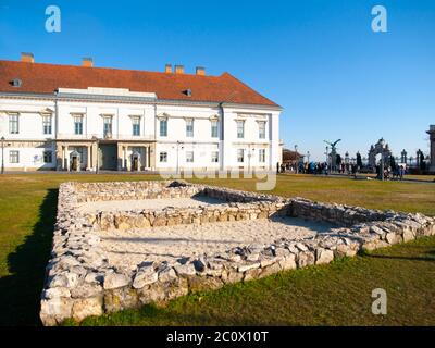 Sandor Palace, auch bekannt als Alexander Palace, die offizielle Residenz des ungarischen Präsidenten, befindet sich auf der Buda Burg in Budapest, Ungarn, Europa. UNESCO-Weltkulturerbe. Stockfoto