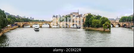 Seine und Notre Dame de Paris Stockfoto