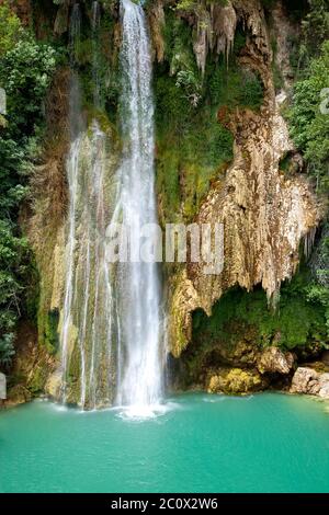 Cascade de Sillans (auch als Sillans la Cascade geschrieben) ist einer der schönsten Wasserfälle in Frankreich Stockfoto