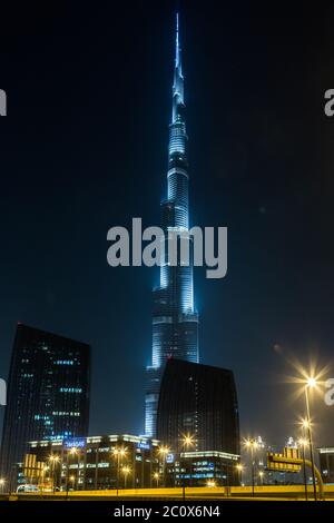 Blick auf Burj Khalifa, Dubai, Vereinigte Arabische Emirate, bei Nacht Stockfoto