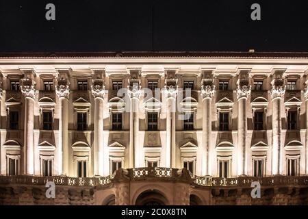 Vorderansicht des beleuchteten Cernin-Palastes bei Nacht, Sitz des Außenministeriums, Prag, Tschechische Republik. Stockfoto