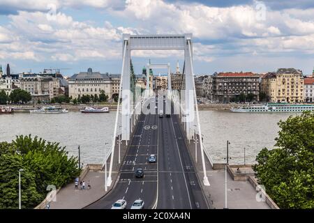 Elisabeth-Brücke, Budapest, Frontalansicht Stockfoto