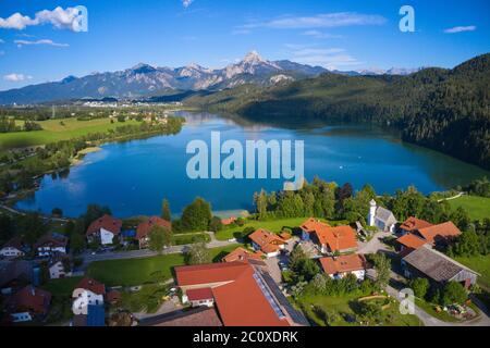 Weissensee, Deutschland, 12. Juni 2020 Weissensee, ein kleiner See zum Entspannen, Segeln und Schwimmen. © Peter Schatz / Alamy Stock Photos Stockfoto