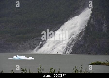 Nugget Falls - Mendenhall See, in der Nähe von Juneau, Alaska Stockfoto