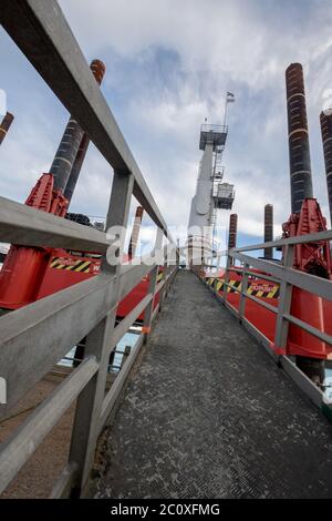 Excalibur Bohrgerät das größte in der Fugro Flotte von Jack-up-Barges in Newhaven Harbor. Stockfoto