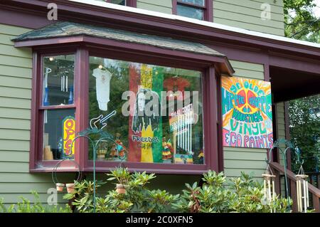 Haus und Geschäft in Woodstock, New York, USA Stockfoto