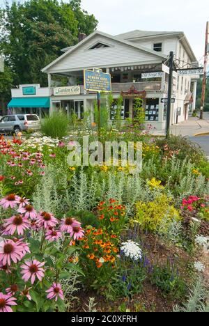 Haus und Geschäft in Woodstock, New York, USA Stockfoto