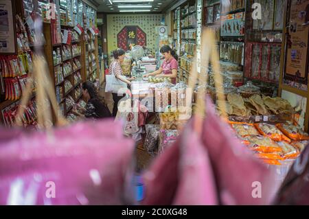 Chinesisches Lebensmittelgeschäft. Chinatown. Singapur Stockfoto