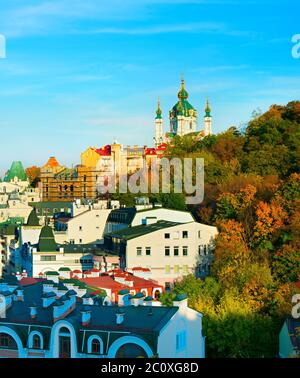 Andriyivskyy Abstieg im Herbst Stockfoto