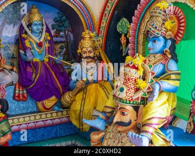 Hindu murtis (Gottheit oder zeremonielle Statuen). Sri Mariamman Tempel. Chinatown. Singapur Stockfoto