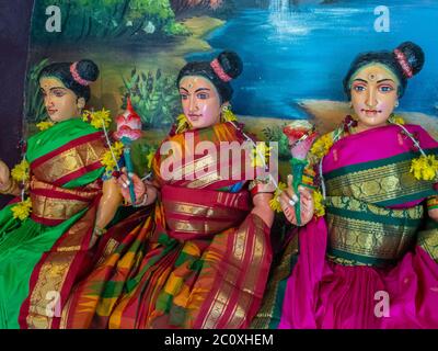 Hindu murtis (Gottheit oder zeremonielle Statuen). Sri Mariamman Tempel. Chinatown. Singapur Stockfoto