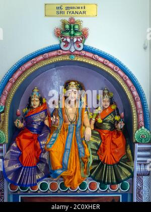 Hindu murtis (Gottheit oder zeremonielle Statuen). Sri Mariamman Tempel. Chinatown. Singapur Stockfoto