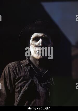 Arbeiter in der Carbon Black Plant, Sunray, Texas, USA, Foto von John Vachon, U.S. Farm Security Administration, 1942 Stockfoto