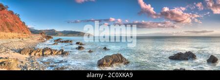 Malerisches Panorama eines Teils der wunderschönen tropischen Küste am Red Cliff Point von Cairns bis Port Douglas in Queensland, Australien. Stockfoto