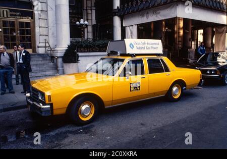 Taxi vor dem Plaza Hotel 1980 Stockfoto