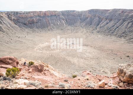 Meteor Crater ist ein Meteoriteneinschlagskrater, etwa 37 Meilen (60 km) östlich von Flagstaff und 18 Meilen (29 km) westlich von Winslow im nördlichen Arizo Stockfoto