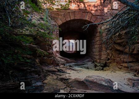 Landschaftlich schöne Bilder des Zions National Park vom Highway 9. Der Park ist in zwei Hauptbereiche unterteilt: Die landschaftlich reizvolle Schleife und Highway 9. Jede Gegend ist wunderschön. Stockfoto