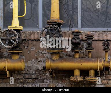 Nahaufnahme des großen verrosteten Industriestandorts Stockfoto