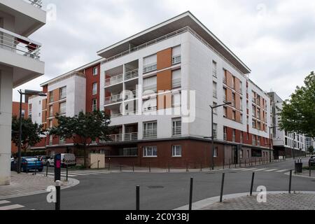 Modernes Wohnhaus in der Stadt Stockfoto