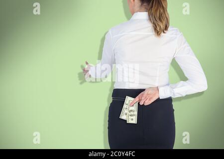 Zusammengesetztes Bild der Geschäftsfrau mit Handshake mit Daumen hinter ihrem Rücken Stockfoto