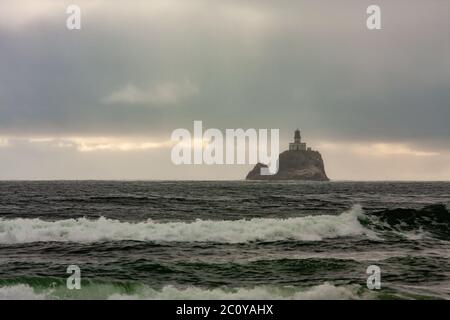 Tillamook Rock Lighthouse, vor der Pazifikküste in Cannon Beach, Oregon Stockfoto