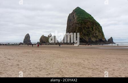 Der Haystack Rock in Cannon Beach, Oregon Stockfoto