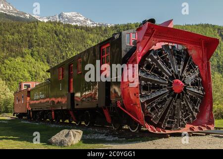 Altschnee Gebläse Zug bei Skagway Alaska Stockfoto