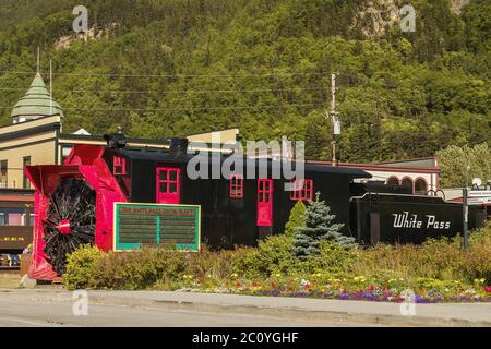 Altschnee Gebläse Zug bei Skagway Alaska Stockfoto