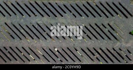 Schuss von einem rostigen alten Vintage Drain Rost hautnah. Stockfoto