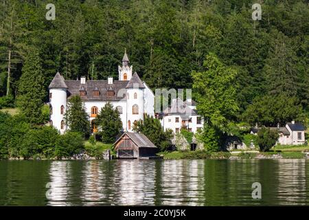 Schloss Grub Schloss in Obertraun am Ufer des Hallstatter See oder Hallstätter See, Österreich Stockfoto